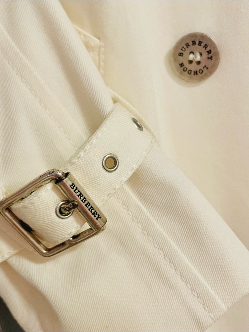 Burberry Women's Cream Double-Breasted Trench Coat with Signature Check Lining - Picture 5 of 7